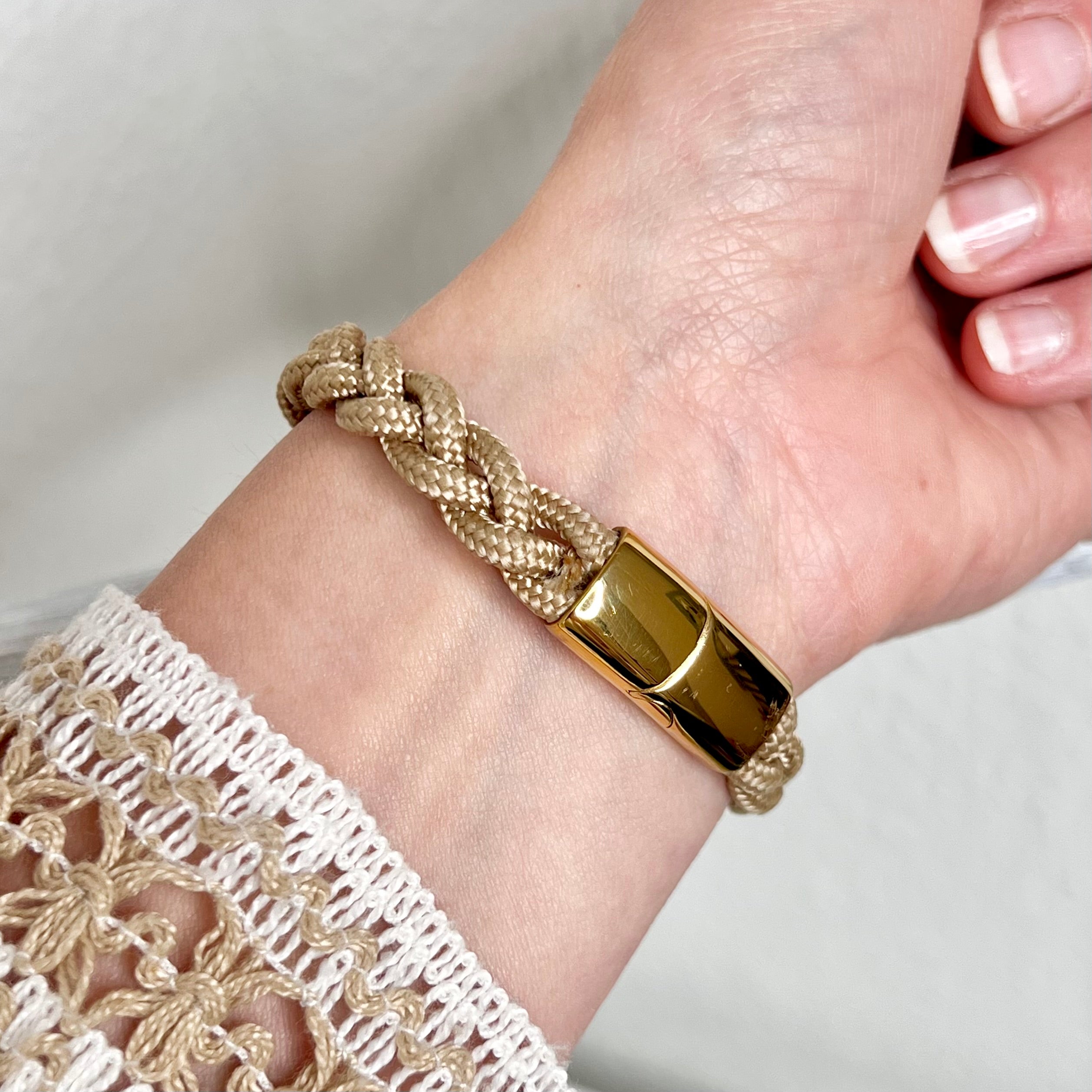 Armband „Wellentanz“ - Creme Gold