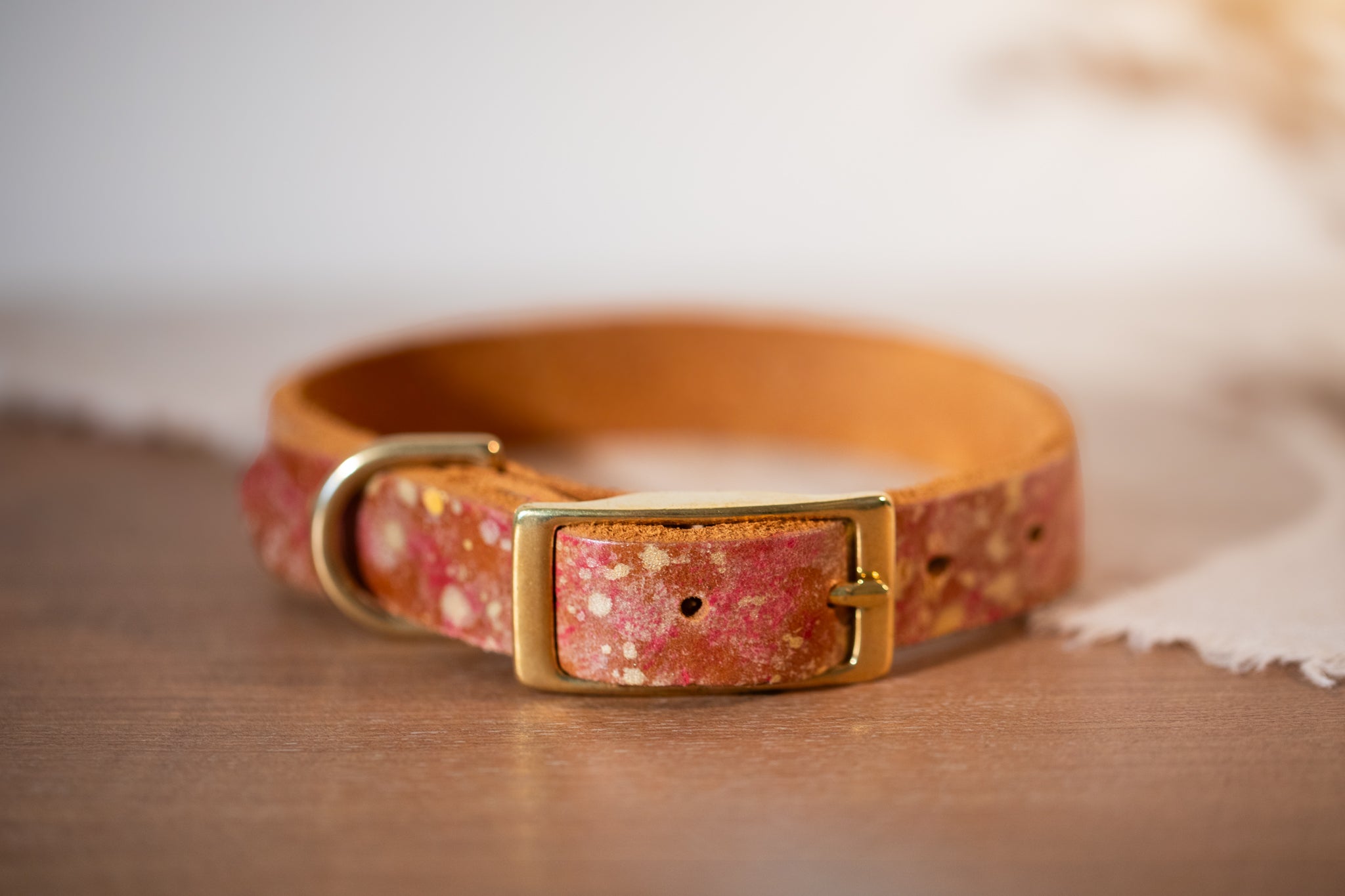 Partnerlook Set - Tillit- Cognac Leder veredelt - Himbeer x gold - Halsband und Armband