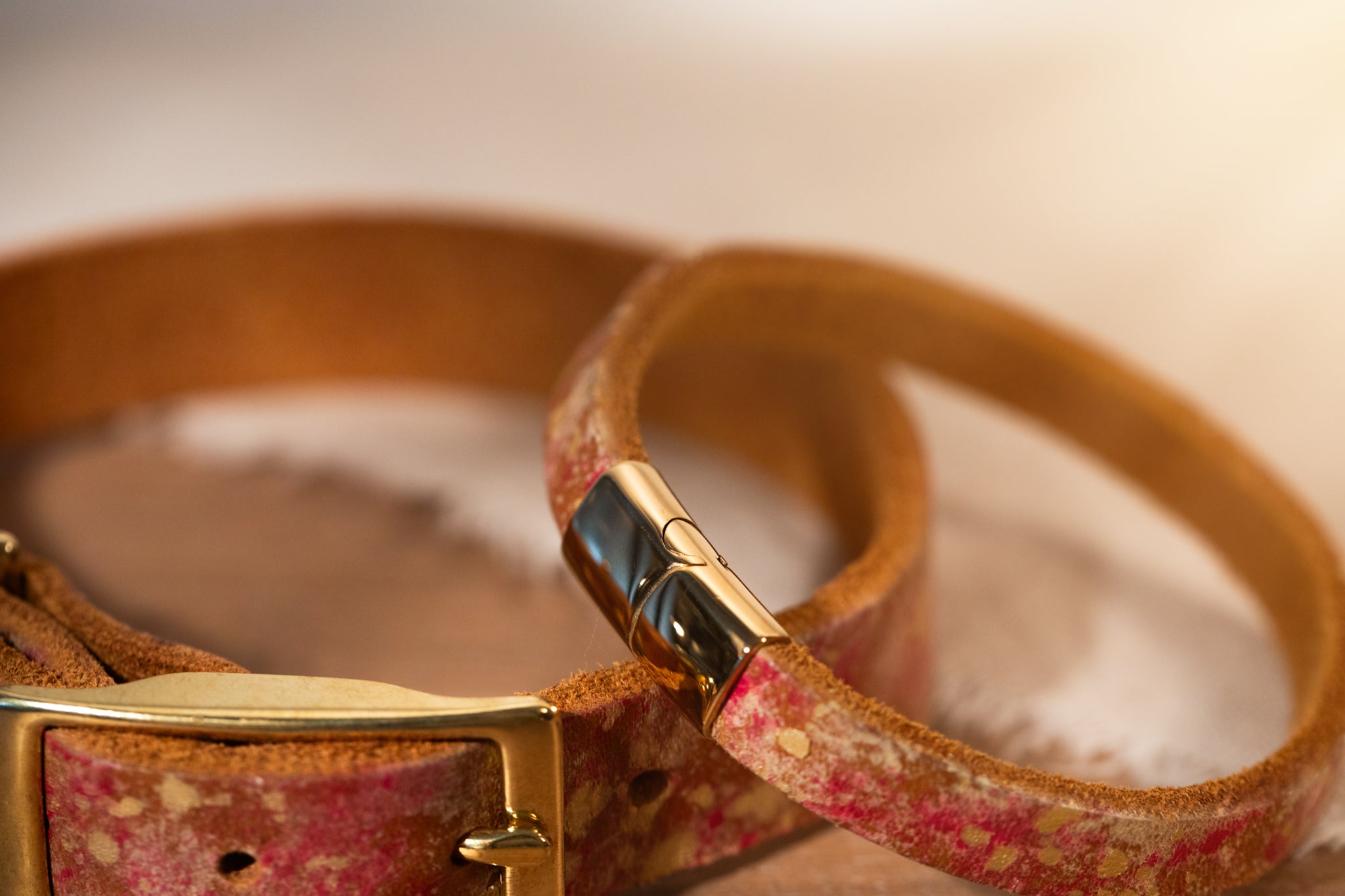 Partnerlook Set - Tillit- Cognac Leder veredelt - Himbeer x gold - Halsband und Armband