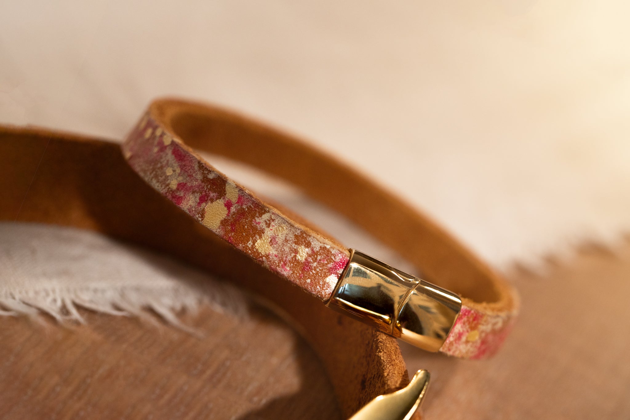 Partnerlook Set - Tillit- Cognac Leder veredelt - Himbeer x gold - Halsband und Armband