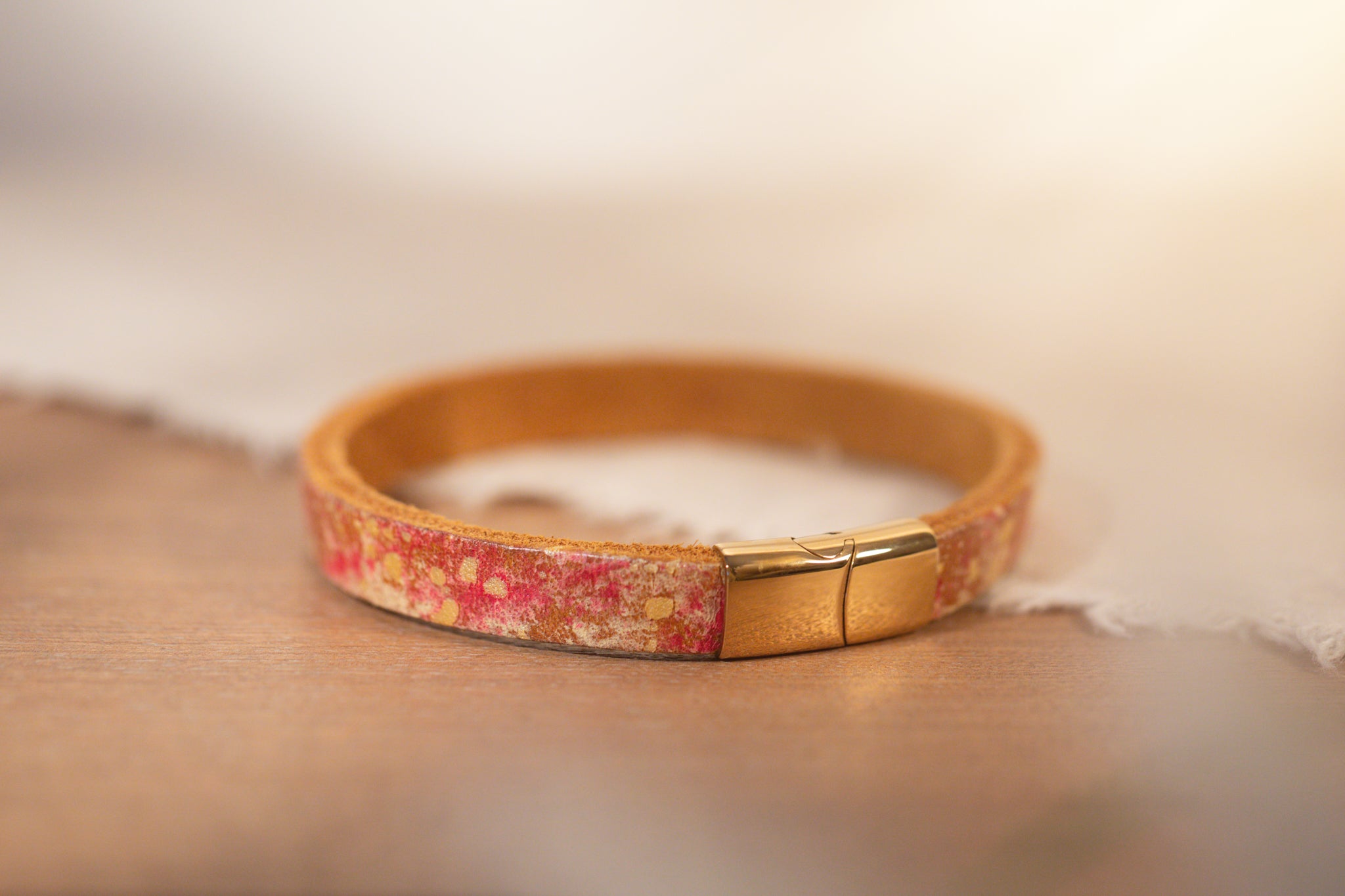 Partnerlook Set - Tillit- Cognac Leder veredelt - Himbeer x gold - Halsband und Armband