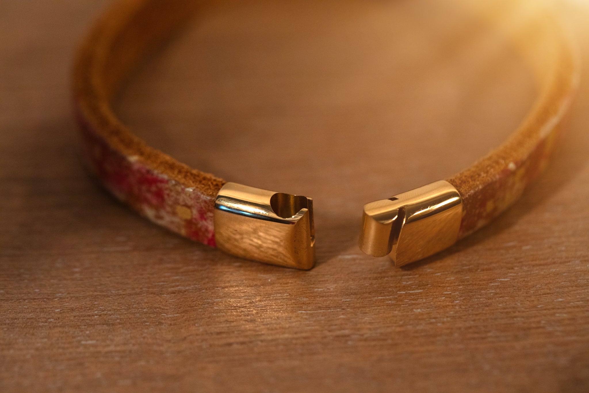 Partnerlook Set - Tillit- Cognac Leder veredelt - Himbeer x gold - Halsband und Armband