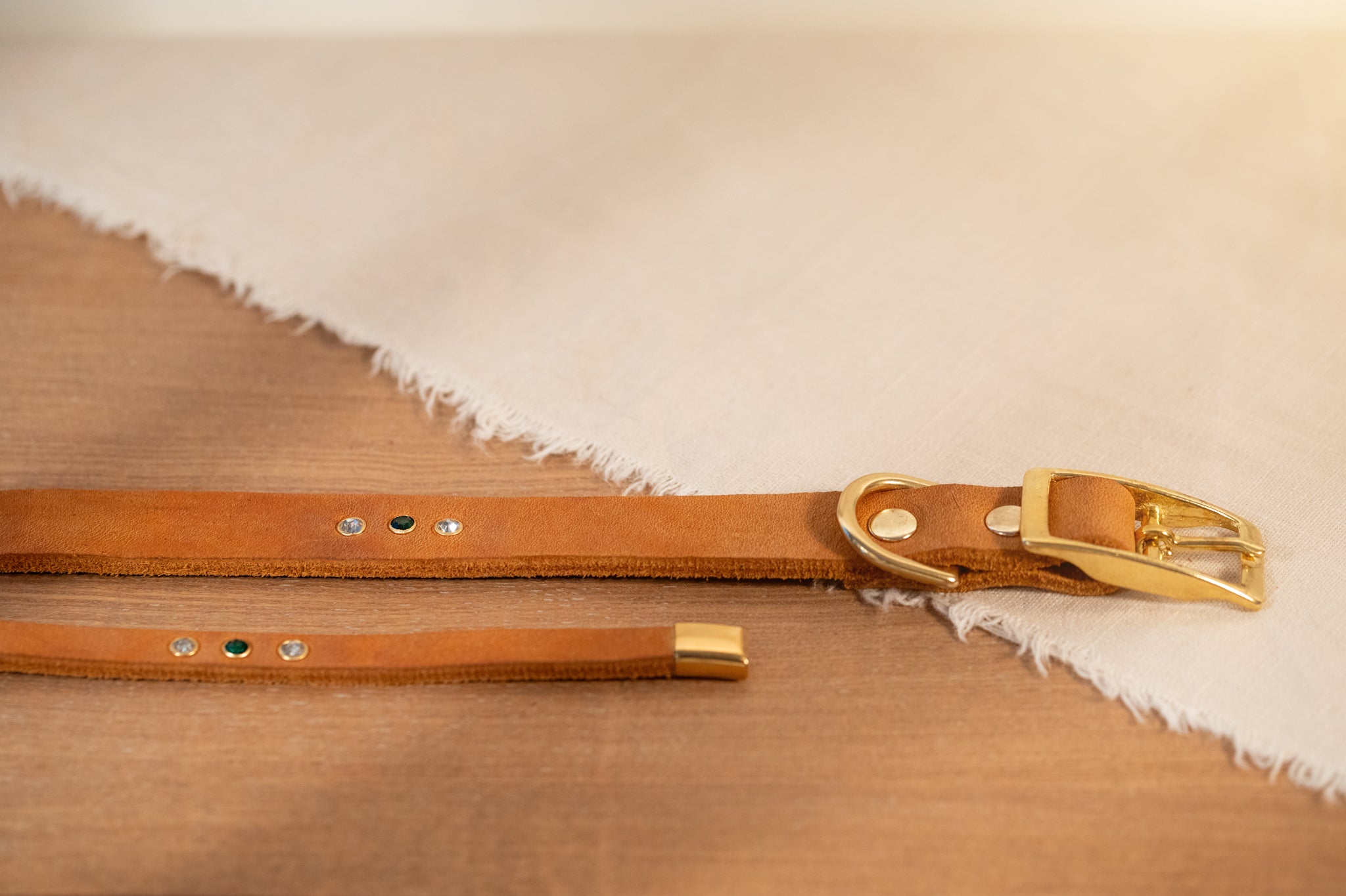 Partnerlook Set - „Weitblick“ - Halsband und Armband - Cognac Leder mit Strassnieten
