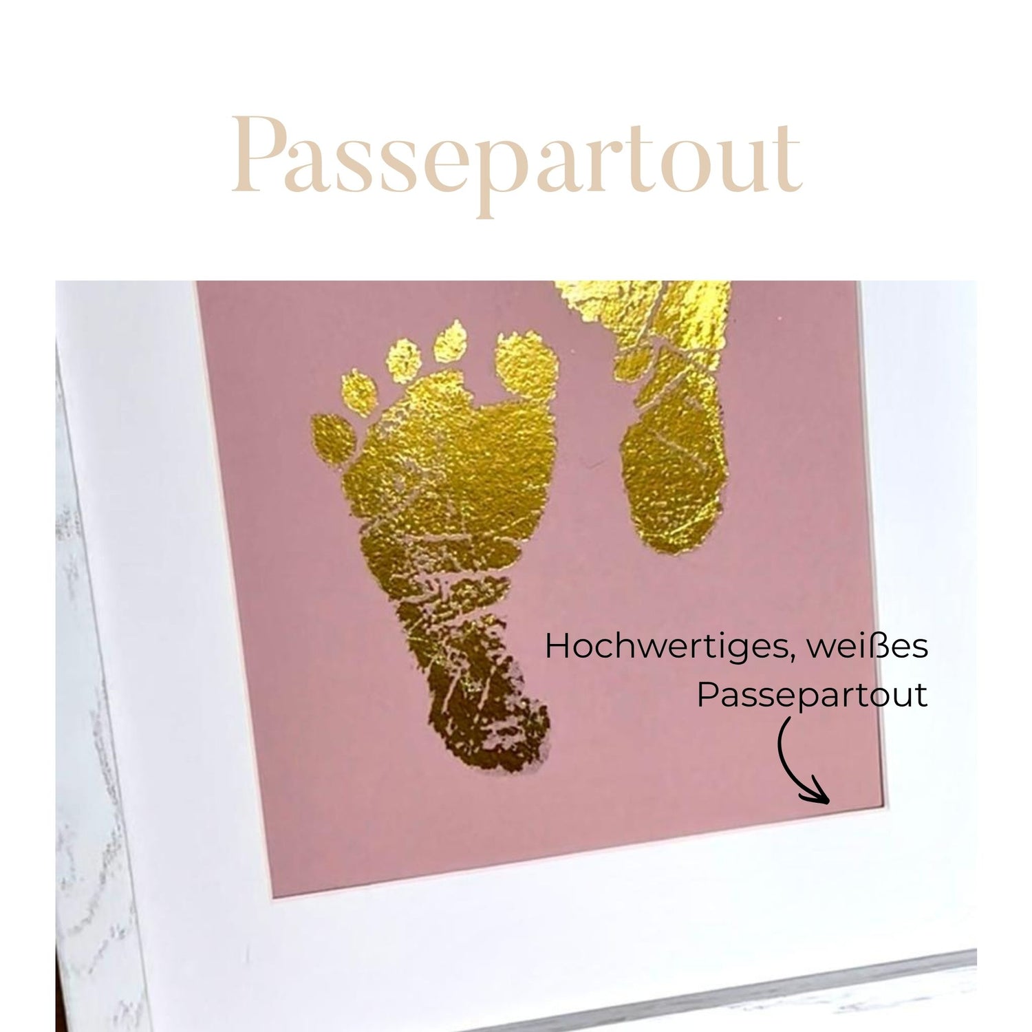 Personalisierter Hand- und Fußabdruck deines Kindes in Gold - gerahmt