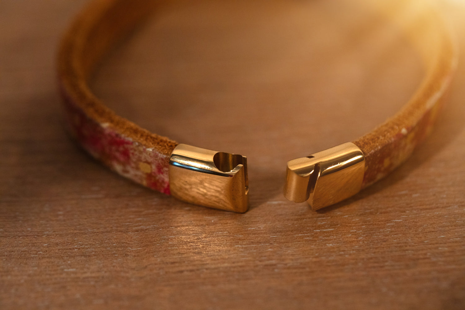 Partnerlook Set - Tillit- Cognac Leder veredelt - Himbeer x gold - Halsband und Armband